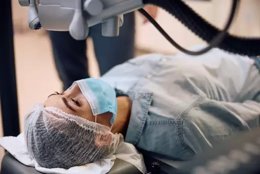 Performing bladeless catarac surgery in Singapore