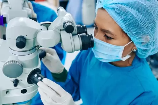 Performing bladeless catarac surgery in Singapore