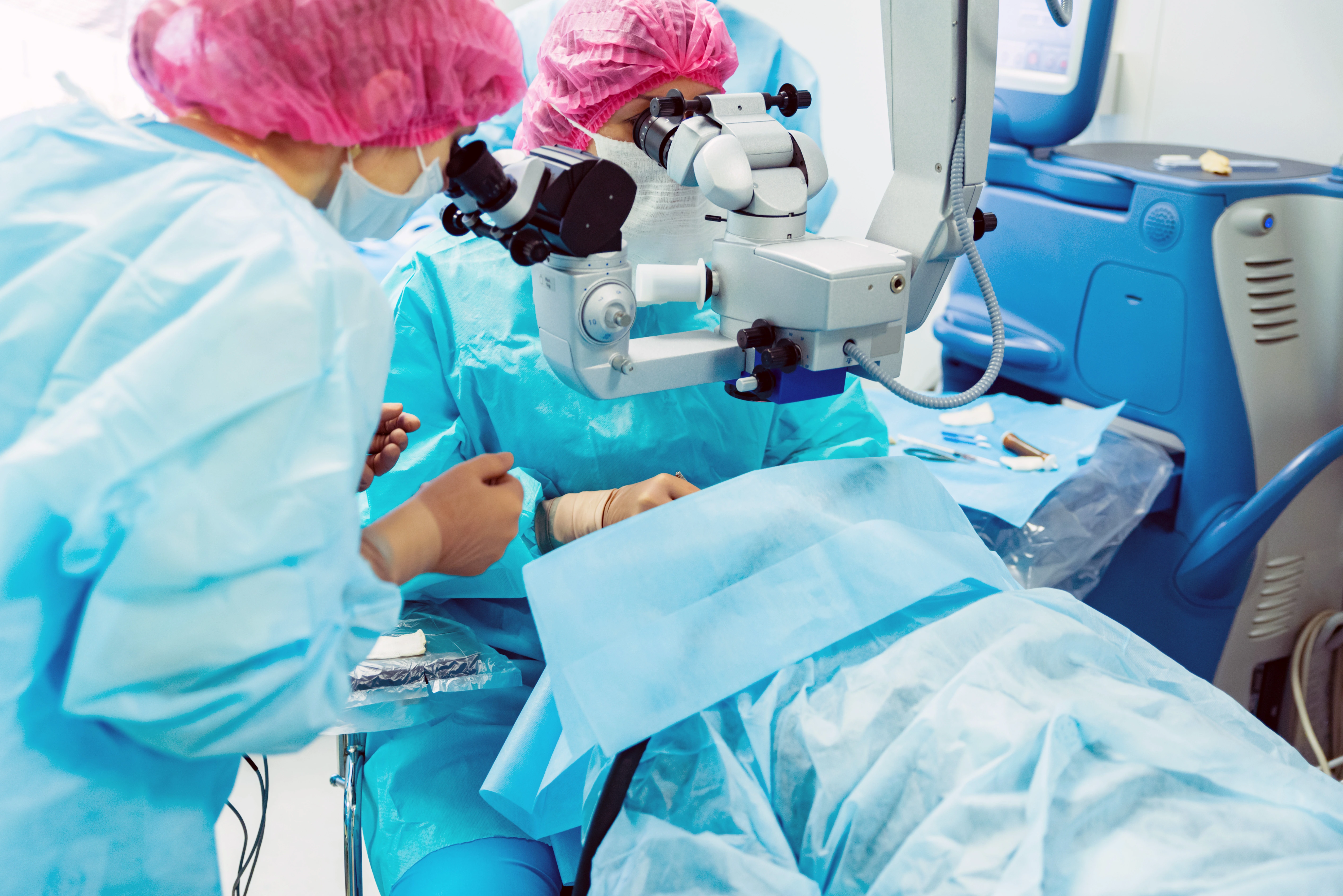 Bladeless laser cataract surgery in singapore