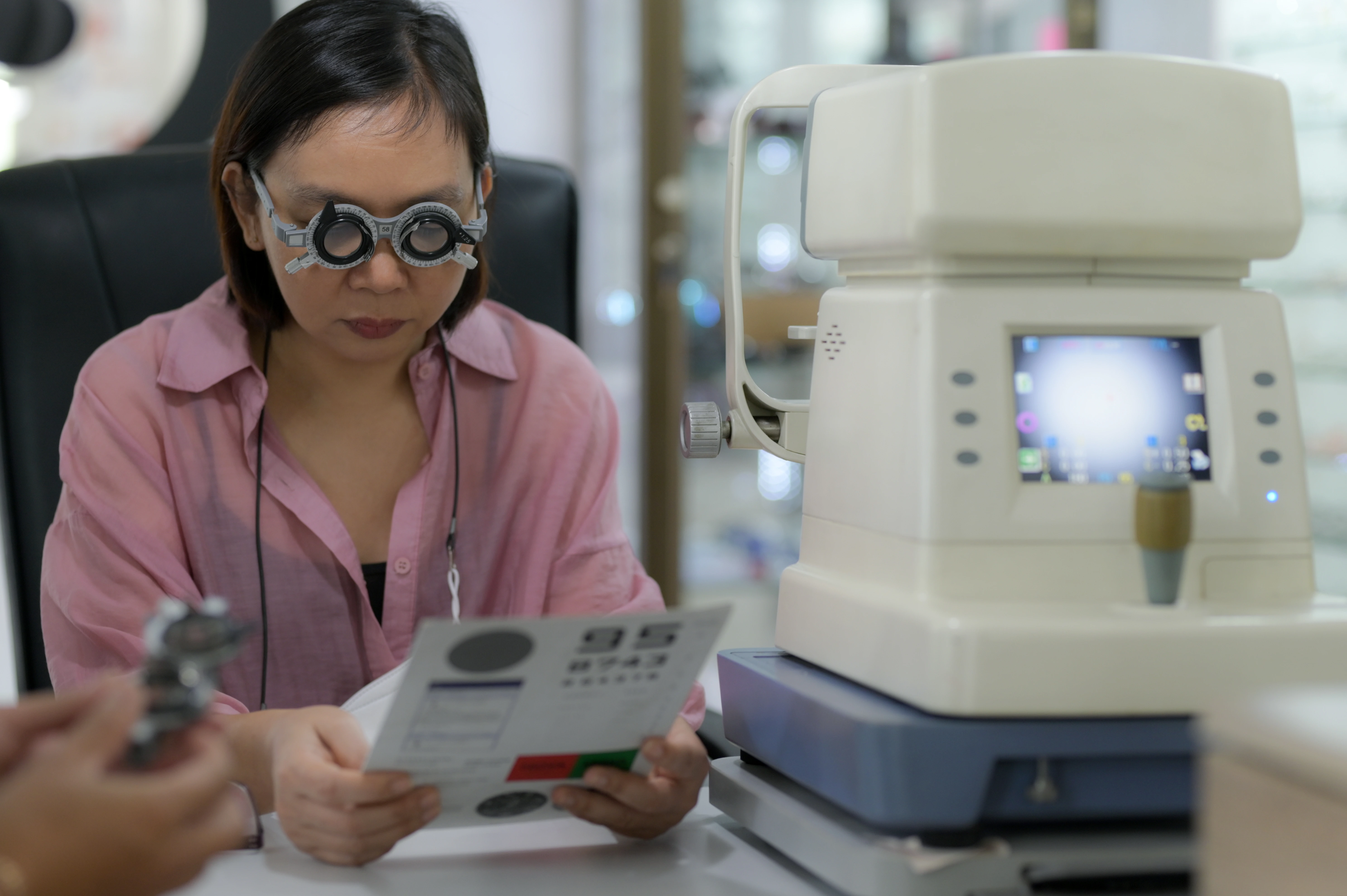 Bladeless laser cataract surgery